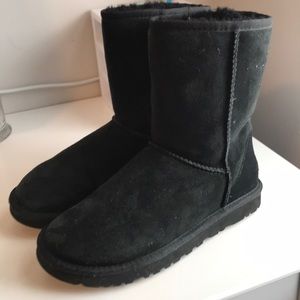 Ugg size 7 classic short boot